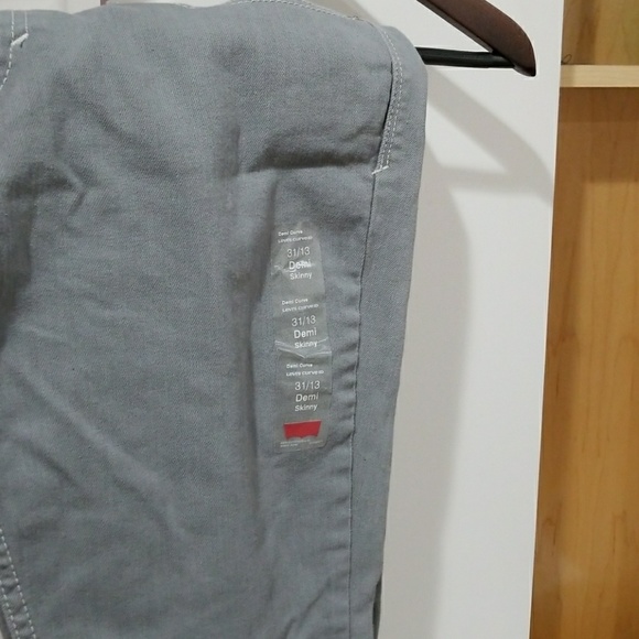 New Levis Demi Curve ID jeans - Picture 3 of 5